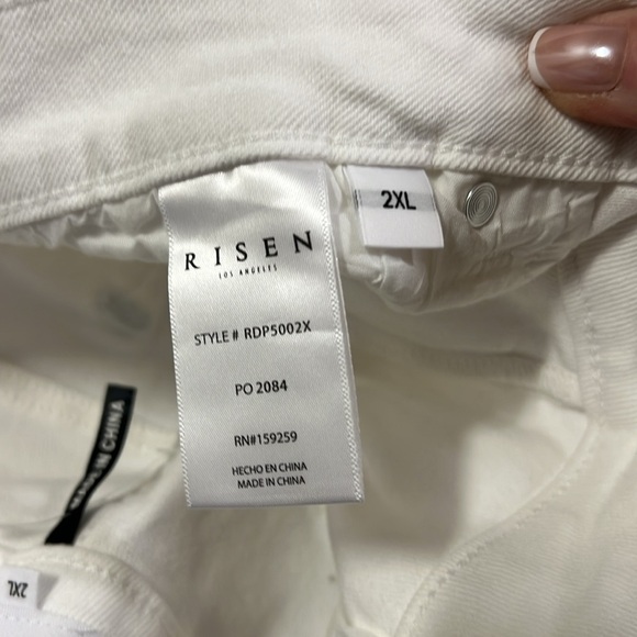 Risen NWT White Cropped Straight Leg Distressed Jean Size 2XL - Picture 9 of 11